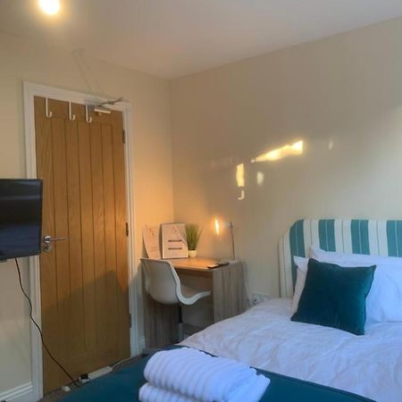 Cosy Room With Private Entrance & Ensuite Reading Exteriör bild