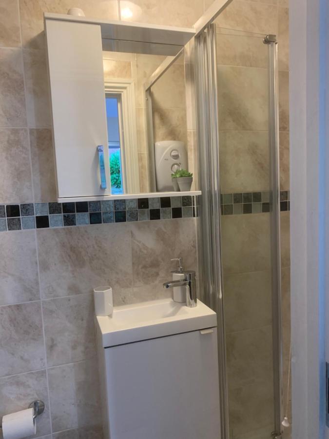 Cosy Room With Private Entrance & Ensuite Reading Exteriör bild