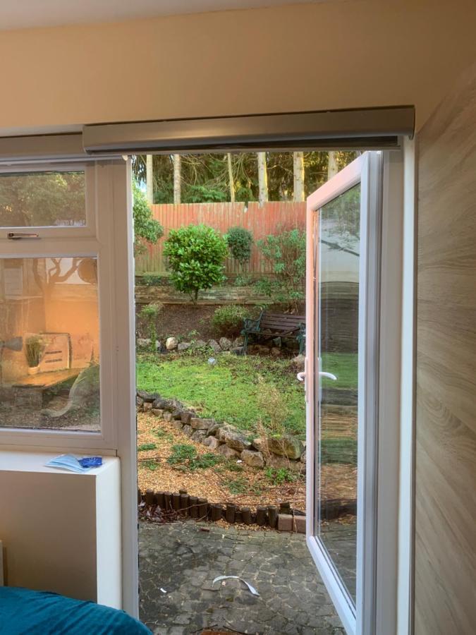 Cosy Room With Private Entrance & Ensuite Reading Exteriör bild