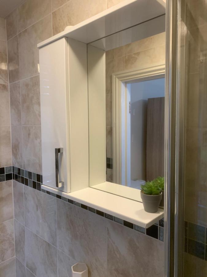 Cosy Room With Private Entrance & Ensuite Reading Exteriör bild